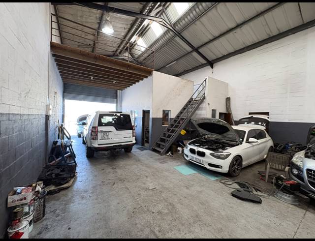 222M² WAREHOUSE TO LET IN GEORGE PARK